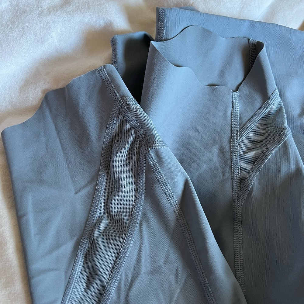 NWOT Lululemon Wunder Under HR Crop 23” Scallop Chambray - Picture 9 of 9